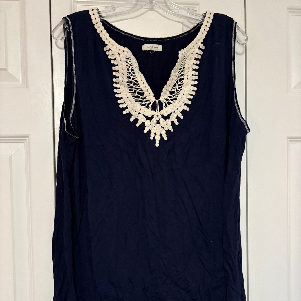 Max Studio Navy and Cream Sleeveless Size 2XL Top